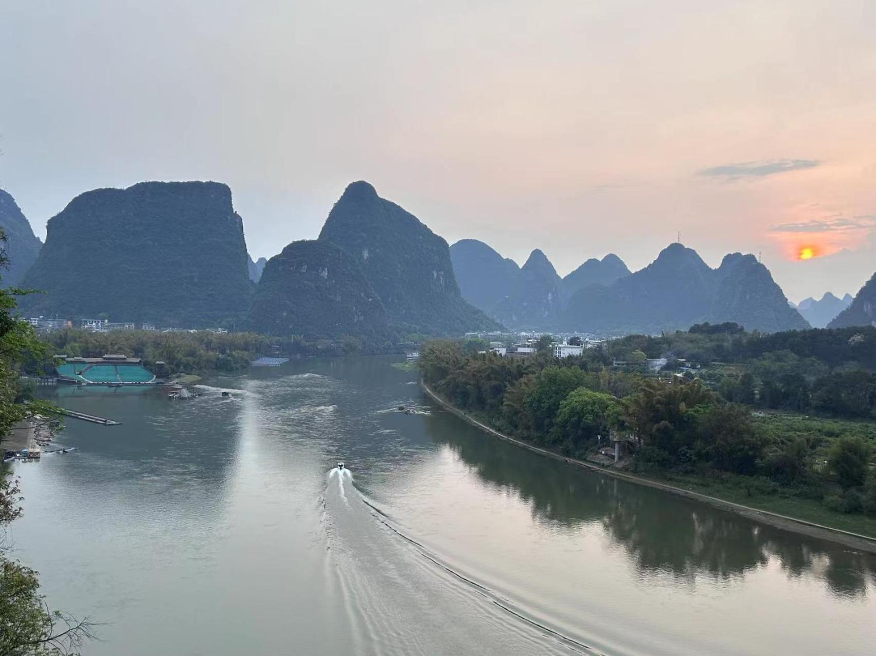 Yangshuo River Lodge Hotel-Free Pick Up From Yangshuo Area Over Three Nights מראה חיצוני תמונה